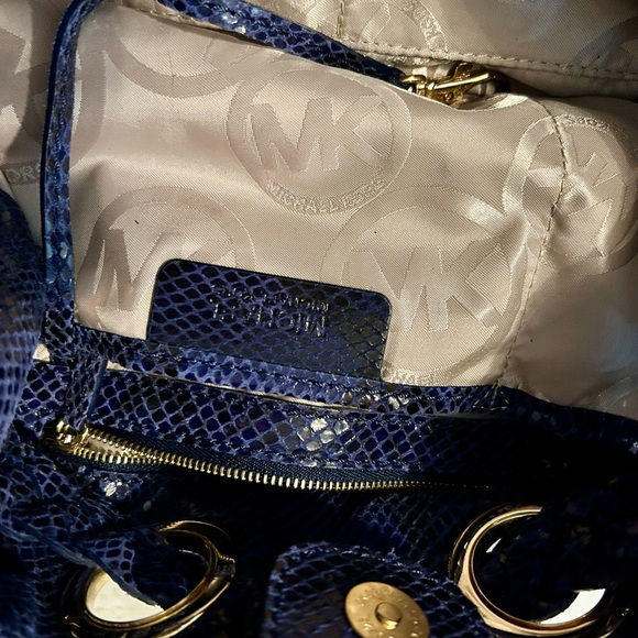 Michael Kors Blue /Black Monochrome Python-Embossed Leather Tassel Hobo - Picture 5 of 9